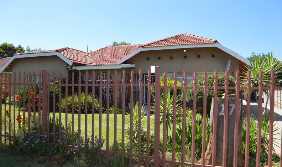 4 Bedroom Property for Sale in Roosheuwel North West